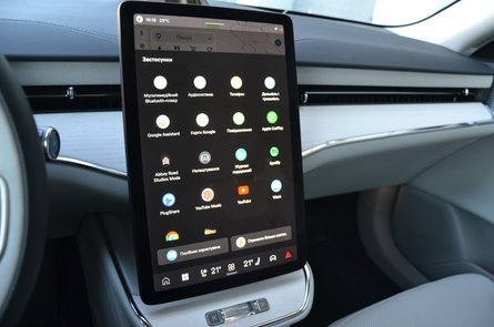 экран Volvo ES90
