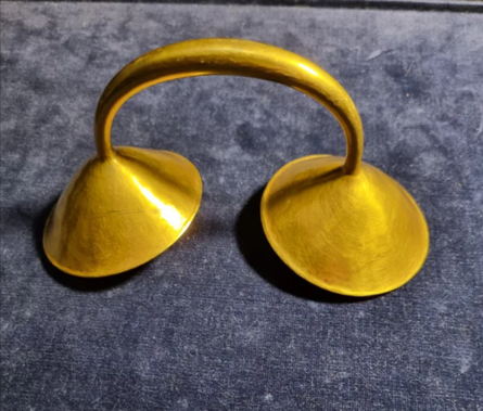 Золота застібка, знахідка, унікальна річ, мисливець за скарбами, артефакт, цінні речі, фото, Велика Британія