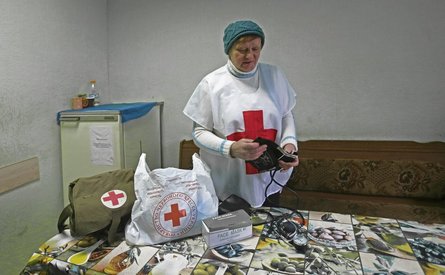 волонтери взимку, допомога бомжам, допомога пенсіонерам, допомога малозабезпеченим, центр соціальної підтримки