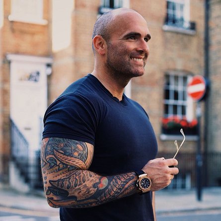 телохранитель звезд, саймон ньютон