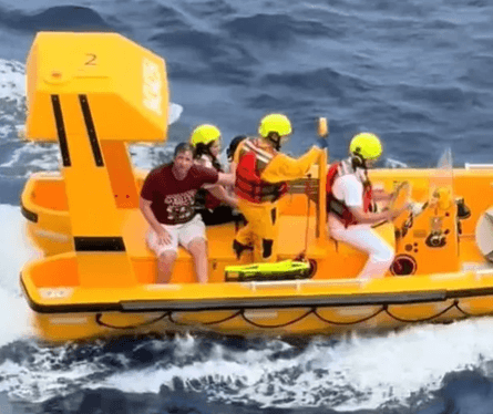 Спасение девочки, которая упала в воду