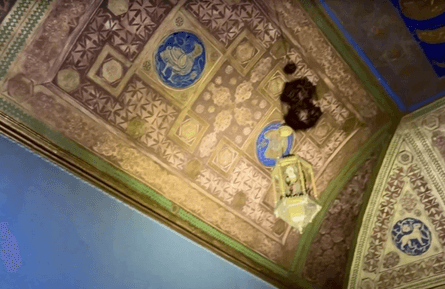 Блогер, городской исследователь, заброшенный особняк, поместье, дом, жилье, потайная дверь, расписные потолки, брошенные вещи