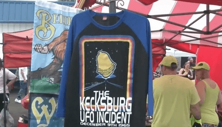 День НЛО в США, помітили НЛО, НЛО впало в лісі, метеор, вогняна куля, фестиваль НЛО, фанати НЛО, любителі НЛО, прибульці, суверини,