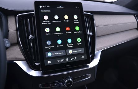 дисплей Volvo XC90, новий Volvo XC90, кросовер Volvo, Volvo XC90 2025, гібрид Volvo XC90