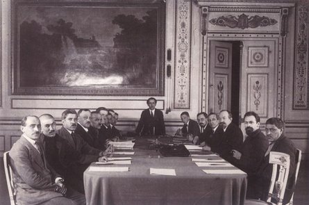 ПО РУКАМ. Делегации Турции и РСФСР на подписании Московского договора, 1921 г.