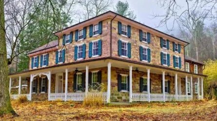 Мужчина случайно купил особняк, случайно купил дом, старинный дом, владелец дома, аукцион, покупка недвижимости, ремонт, долгий ремонт