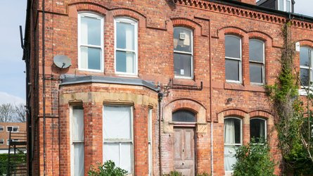 Квартиру художника визнали пам'яткою архітектури, квартира, житло, наймана квартира, каміни, римський вівтар, фрески на стінах