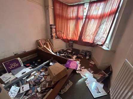 Курьез в Британии, аукцион, недвижимость, дом, комната, дом, комната