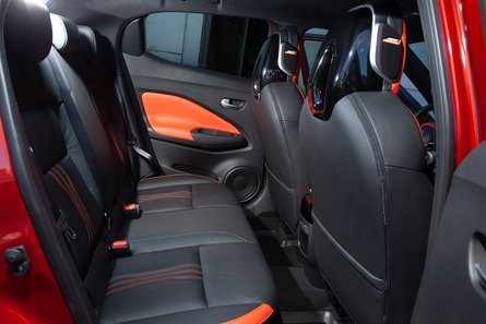 Интерьер нового Nissan Juke задний ряд, оснащение