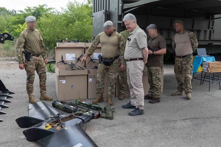 Петр Порошенко получил трофей с Покровского направления от секретных друзей