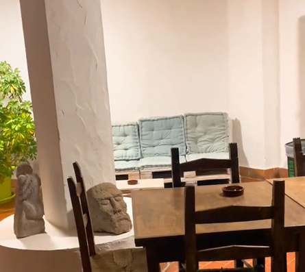 Женщина оказалась одна в итальянском отеле, как это могло произойти, курьезы во время отдыха, туризм, путешествия, Италия, видео