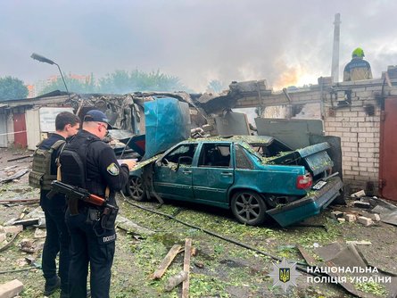 Полицейские и сотрудники ГСЧС документируют преступления ВС РФ