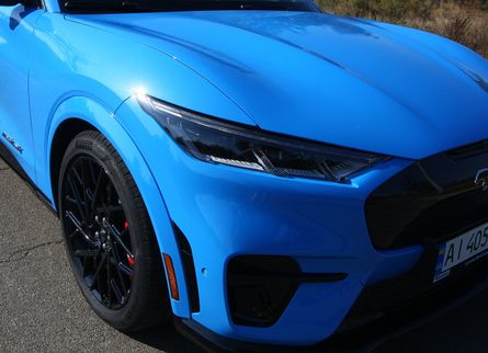 фары Ford Mustang Mach-E, новый Ford Mustang Mach-E, электромобиль Ford Mustang, электромобиль Ford Mustang, кроссовер Ford Mustang