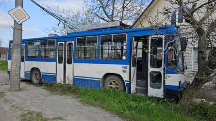 Троллейбус после попадания