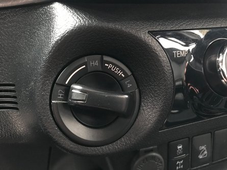 полный привод Toyota Hilux, включение полного привода Toyota Hilux, пониженный ряд внедорожника Toyota Hilux, тест-драйв Toyota Hilux