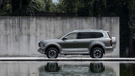 китайский внедорожник, вид сбоку