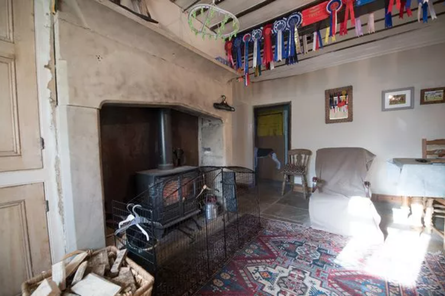 Будинок посеред магістралі, ферма, нерухомість, житло, курйози, геологічний розлом, цікаві історії