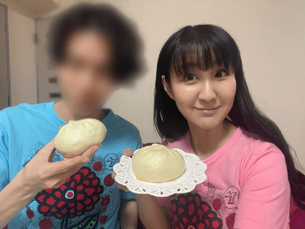 пані Адзараші та її чоловік