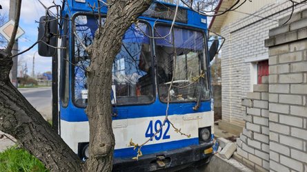 Троллейбус после попадания