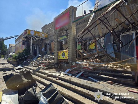 Під час обстрілу Дружківки постраждав магазин Аврора