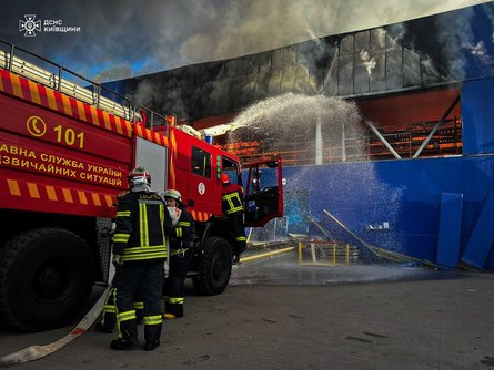ГСЧС на месте атаки на логистический центр Эпицентра