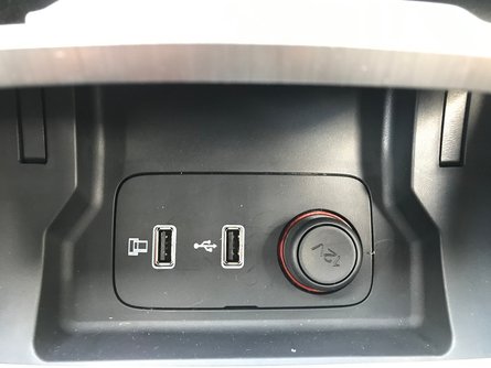 mg hs, morris garages, mg hs автомобиль, mg hs 2021, mg hs отзывы, тест драйв mg hs, mg hs интерьер, разъемы USB mg hs