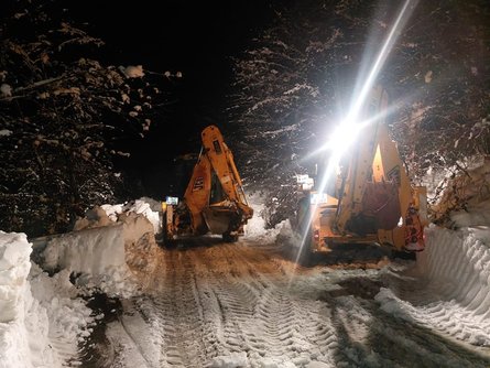 Снежная буря, Балканы, Босния и Герцеговина, 26 декабря, дорога, снег, спецтехника