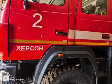 Удар РФ, Херсон, пожежна машина, обстріл РФ, 16 серпня, кабіна пожежників