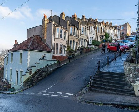 бэнкси, старушка, граффити, бристоль