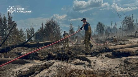 Пожежа у Чорнобильській зоні відчуження - яка ситуація - ДСНС У Чорнобильській зоні відчуження продовжують гасити масштабні лісові пожежі.