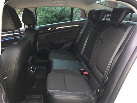 задний ряд Renault Megane 2021 седан, салон Рено Меган 4 седан