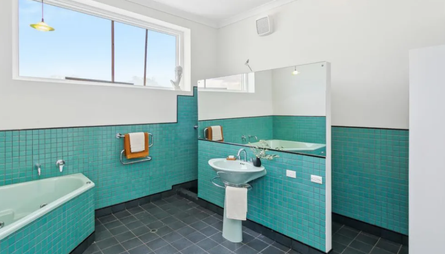 Продажа недвижимости в Австралии, трамвайная станция превратилась в уютный дом, продажа недвижимости