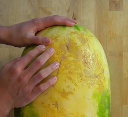 Как выбрать спелый арбуз, признаки вкусного, сладкого арбуза, лайфхаки, советы, видео, социальные сети