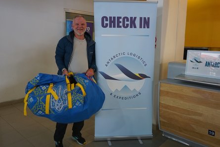 Альпинист Юрис Улманис отправился в экспедицию в поддержку Украины