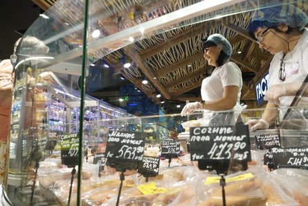 Гастроном в Херсоні: ціни вже в рублях