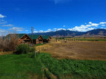 Після сплеску інтересу до серіалу "Єллоустоун" у США продають ціле селище