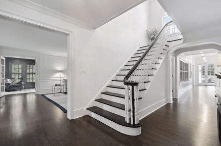 Дом из фильма Один дома, культовый особняк, особняк изменился за 34 года, ремонт дома,