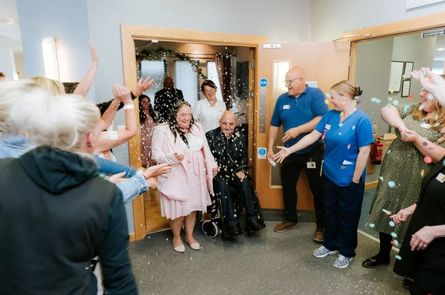 Смертельно хворий Джон МакМехон побрався з економкою за лічені місяці до смерті, для чого він це зробив, історії кохання