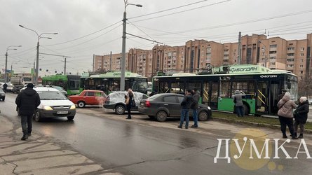 Внаслідок удару по Харкову 19 листопада пошкоджені тролейбуси