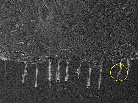 Спутниковый снимок базы "Рыбачий" на Камчатке после землетрясения