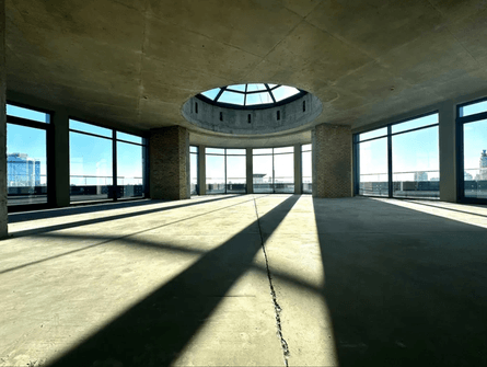 Пентхаус у Києві має скляний купол