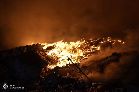 Возле Ужгорода горит свалка мусора возле Ужгорода