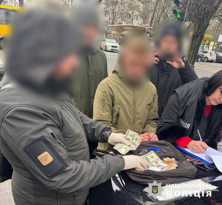 Поліцейські викрили на Одещині 24-річного військовослужбовця РТЦК та СП на хабарництві