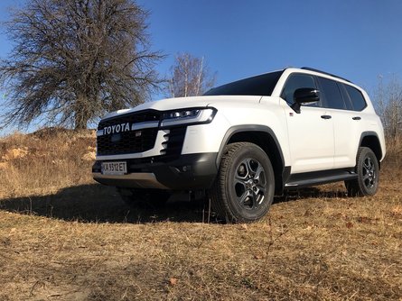екстер'єр Toyota Land Cruiser 300 GR Sport, зовнішність та розміри Тойота Ленд Крузер 300, toyota land cruiser 300 gr sport фото