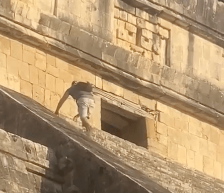 пирамида, Мексика, избили, турист, туриста избили, турист убегал, побег, нарушитель, нарушение правил