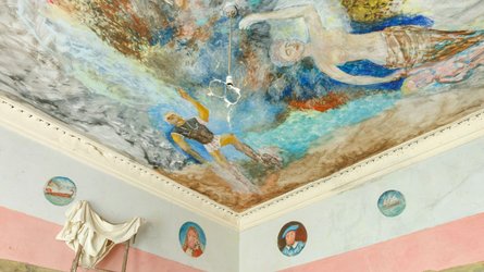 Квартиру художника визнали пам'яткою архітектури, квартира, житло, наймана квартира, каміни, римський вівтар, фрески на стінах