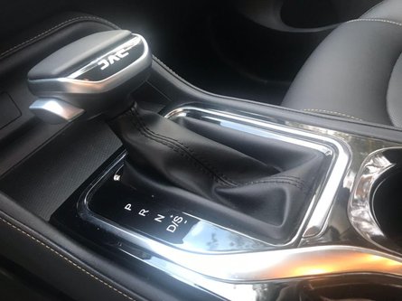 JAC S4, рычаг переключения передач, коробка передач, салон, фото