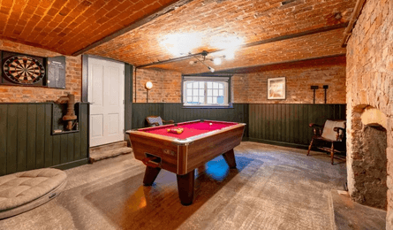 Колишня в'язниця, розкішний будинок, колишня в'язниця, в'язницю переробили на будинок, розкішне житло, нерухомість, дороге житло, вишукане життя