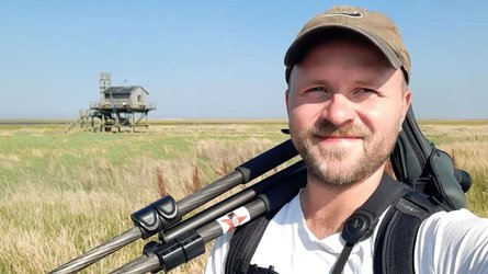 Один на острове, самая уединенная работа, орнитолог, наблюдение за птицами, один дом на острове, вдали от цивилизации