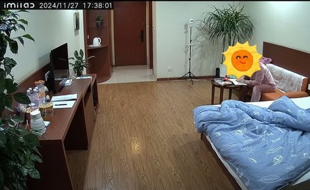 Челендж в Китаї, кімната для ізоляції, людина